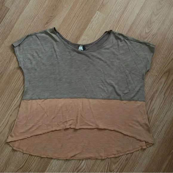 Free People Oversized Beige Peach Color block High Low Crop Top Size XS - Picture 1 of 10